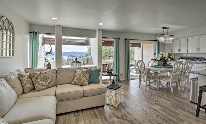 Comanche Point At Point Venture House | Serene Lakefront Resort: Pool, Golf, Tennis & Pet-Friendly