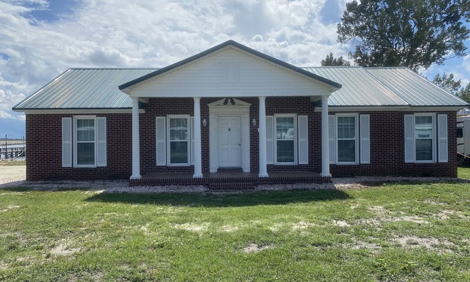 Manning House | Lakefront Retreat at Randolph's Landing - Family-Friendly Escape