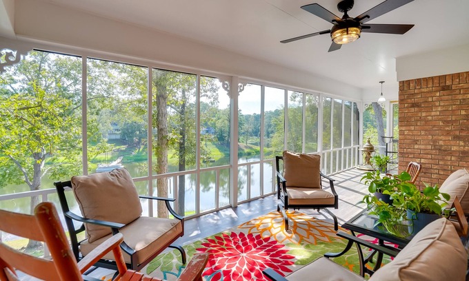 Jefferson House | Top-Rated Lakefront Retreat in Jefferson with Spa & Porch