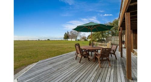 Tauranga Taupo House | Lakefront Retreat - Lake Taupo Holiday Home