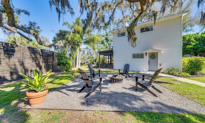 Clermont House | Charming Lakefront Clermont Retreat with Fire Pit & Spa