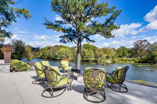 Columbia Apartment | Waterfront Columbia Studio with Private Pool and Patio