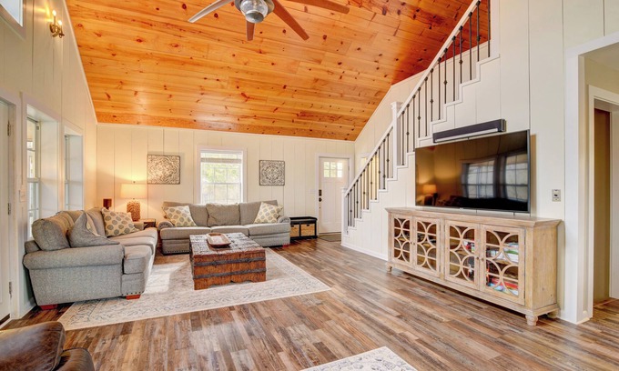 Scottsville House | Scenic Scottsville Retreat with Private Dock and Spa