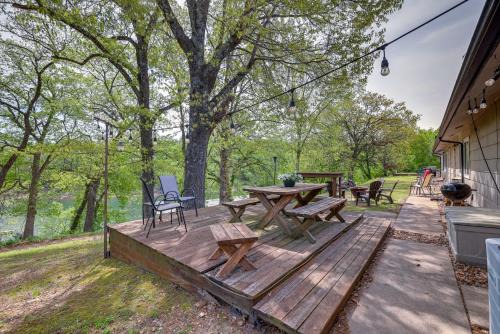 Shell Knob Apartment | Beautiful Lakefront Condo in Shell Knob with Grill & Deck