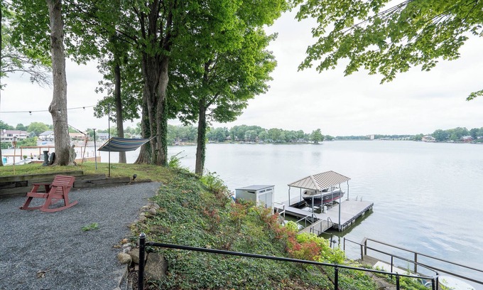 Cicero House | Lakefront Sleeps 15, <20 min from Grand Park & Ruoff Music Center