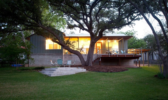 Kingsland House | Tranquil Lakefront Retreat with Boat Slip & Pet-Friendly Stay