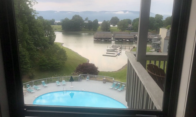North Shore Condo | Lakefront SML Penthouse with Breathtaking Mountain Views