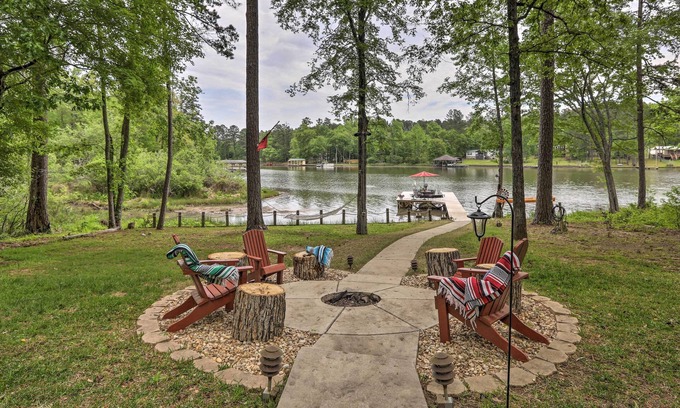 Milledgeville House | Inviting Lakefront Home in Sparta with Fire Pit & Kayak