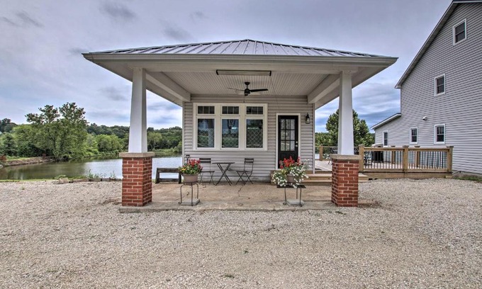 New Haven Apartment | Idyllic Lakefront Studio on Hermann Wine Trail - 9.4/10 Rated