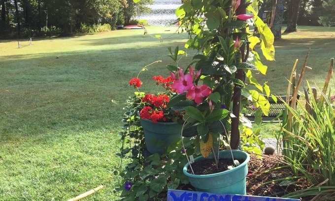 Goshen Cottage | Lakefront Summer Cottages~Sparkling clean social distancing space!
