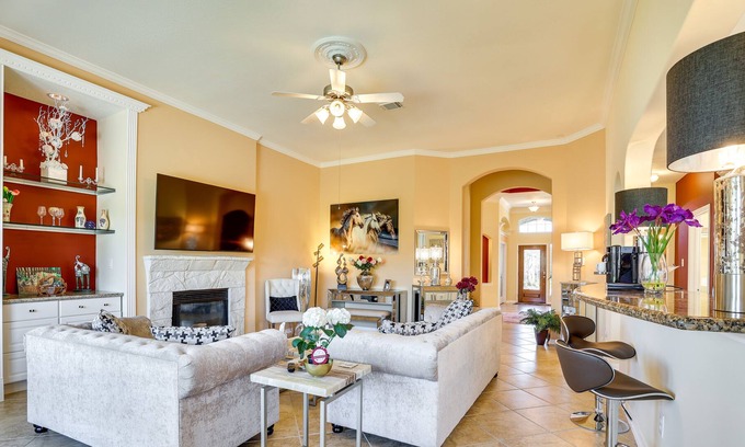 Sydney Harbour House | Lakefront Texas Abode w/ Pool Table & Private Dock