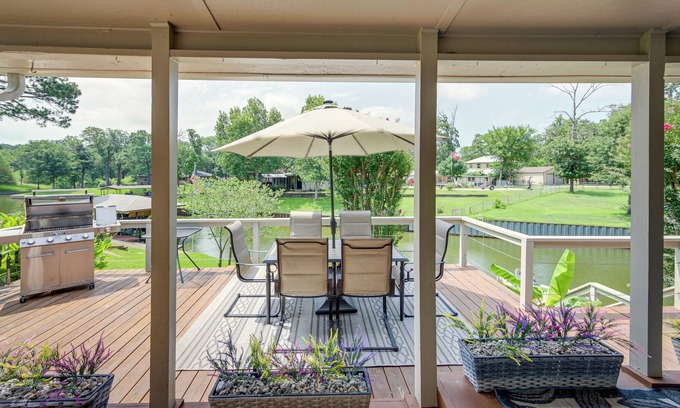 Tool House | Lakefront Texas Escape with Private Dock & Scenic Views