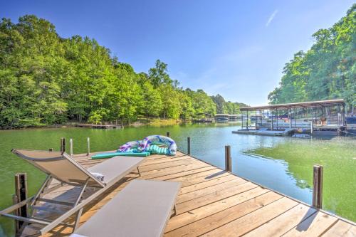 Townville House | Lakefront Townville Retreat with Boat Dock & Kayaks