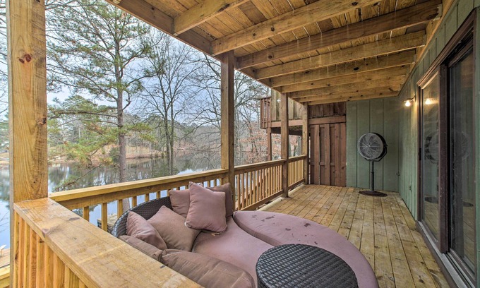 Bella Vista Apartment | Renovated Lakefront Retreat with Private Dock and Ocean View