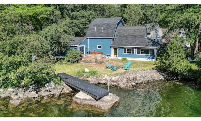 Weeks Mills House | Unwind at Lakefront Trifecta with Hot Tub & Spa Treats