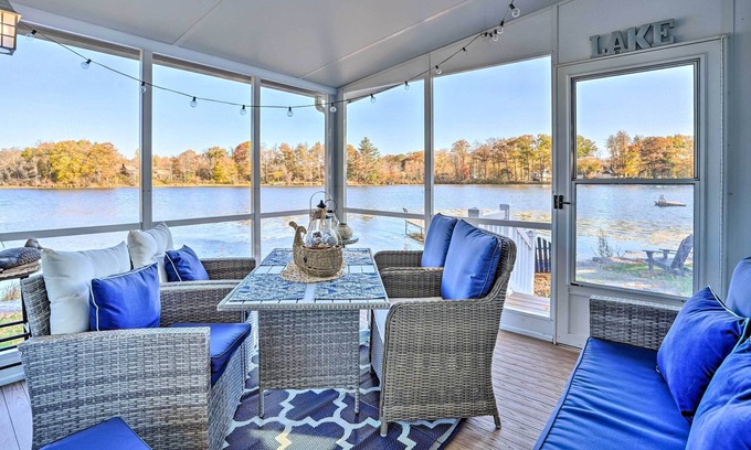Tully Cottage | Lakefront Tully Cottage w/ Screened Porch!