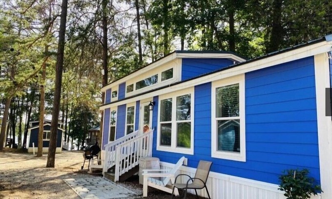 Steele Creek Cabin | Lakefront Retreat: Two Bedroom Cabin #35 with Breakfast