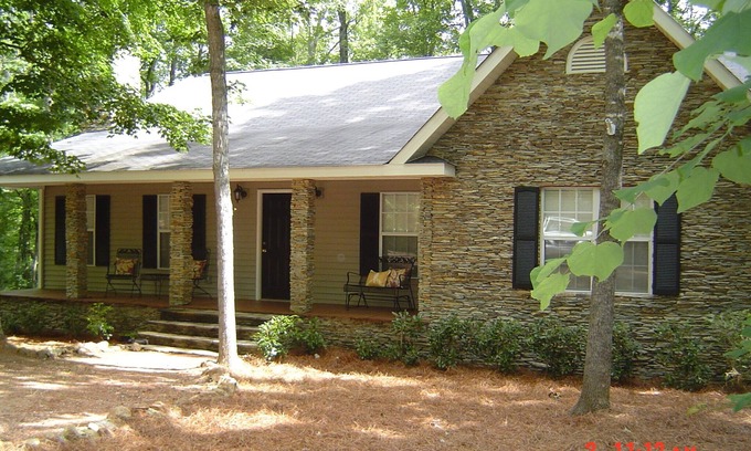 Lincolnton House | Unforgettable Lakefront Home on Lake Thurmond with Spa