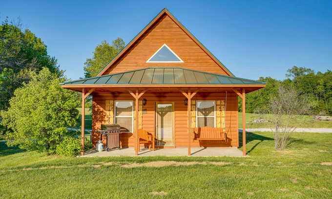 Columbia Cabin | Idyllic Lakefront Retreat with Patio, Grill & Pet-Friendly Perks