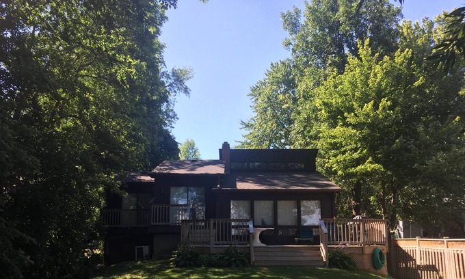 Duclos Point Cottage | Lakefront Viceroy Cottage on Lake Simcoe, 1 hr N