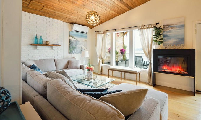 Christina Lake Villa | Lakefront Villa w/Private Beach & Dock fits 14ppl
