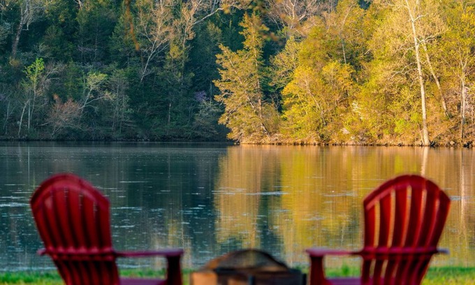 Branson Cabin | Unforgettable Views & Kayaking with Pool and Hot Tub Access