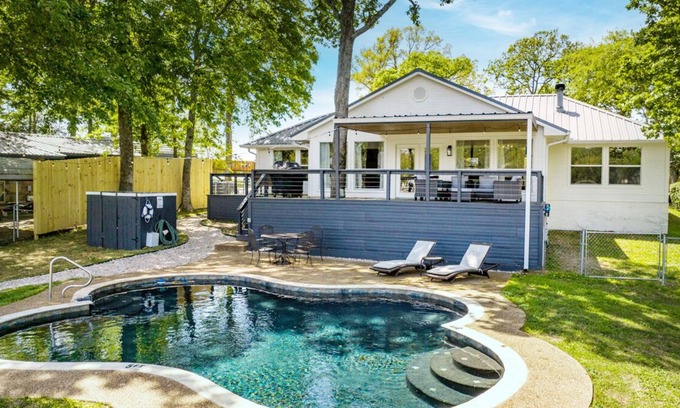 Cedar Creek Reservoir House | Lakefront w/pool, private dock & fire pit