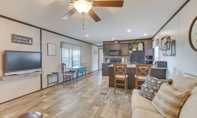 Wetumpka House | Top-Rated Lakefront Wetumpka Escape with Deck & Pet-Friendly