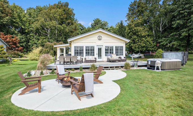 Shelby Cottage | Lakefront, Year-Round Stony Lake Hideaway