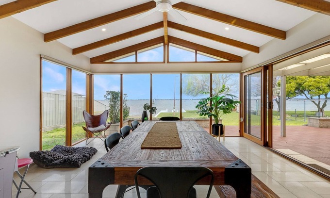 Mulwala House | Discover Lakehouse 61: Private Boat Ramp & Scenic Views