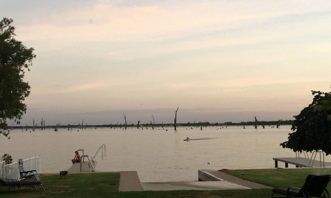 Mulwala House | Lakehouse At Mulwala: Private Boat Ramp & Scenic Views