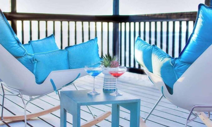 Town of Somerset Cottage | Lakehouse Loft: Scenic Cottage with Breakfast & Lake View