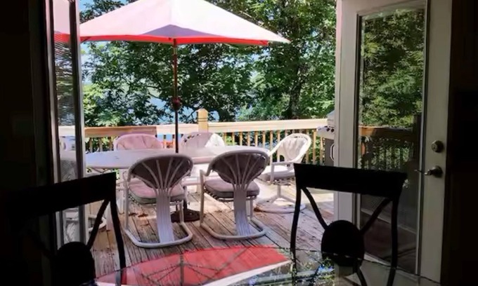 Wedowee House | Lakehouse nestled in the treetops with beautiful lake views.