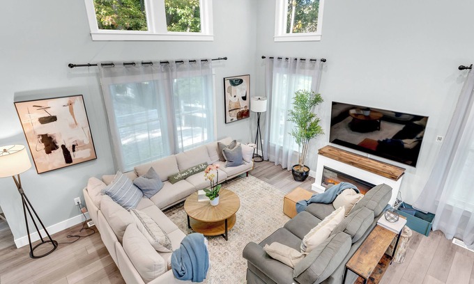Norton Shores House | Explore Norton Nook: 3 BR Retreat Near Lake Michigan