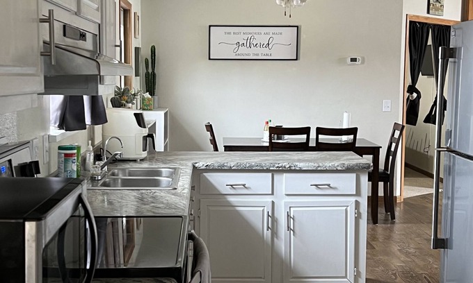 Whitetail House | Idyllic Lakehouse Retreat Near Beach and Dining Options