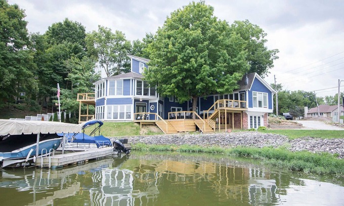 Noblesville House | Lakehouse - Sleeps 20 w/free boat slip
