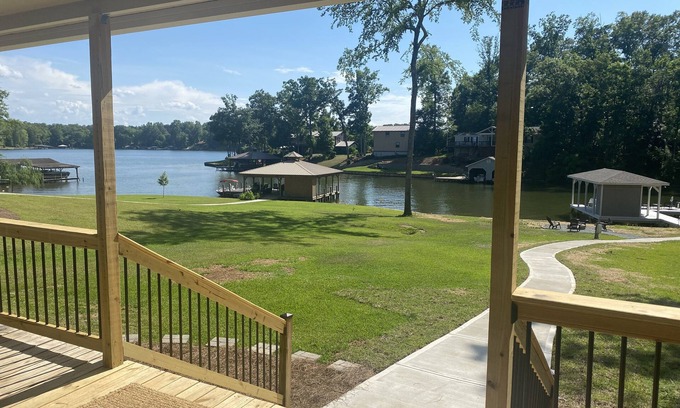 Eatonton House | LakeHouse Retreat with Gorgeous Views & Private Dock