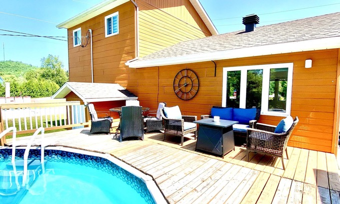 Val-des-Bois House | Lakehouse Retreat: Scenic Views & Poolside Relaxation