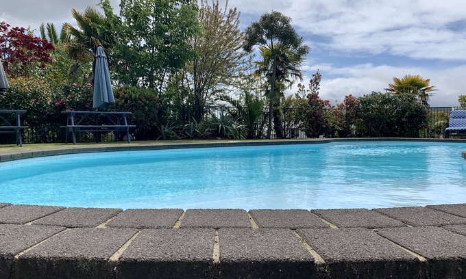 Two Mile Bay Hotel | Inviting Lakeland Resort Taupo: Family-Friendly with Pool