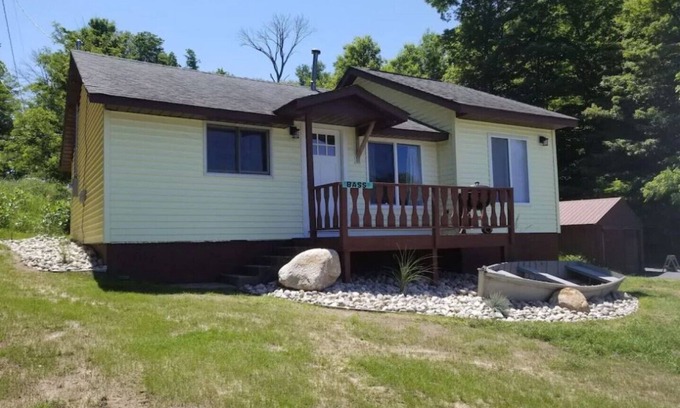 Ludington Cottage | Family-Friendly Lakelure Cottages - Pet Friendly Getaway
