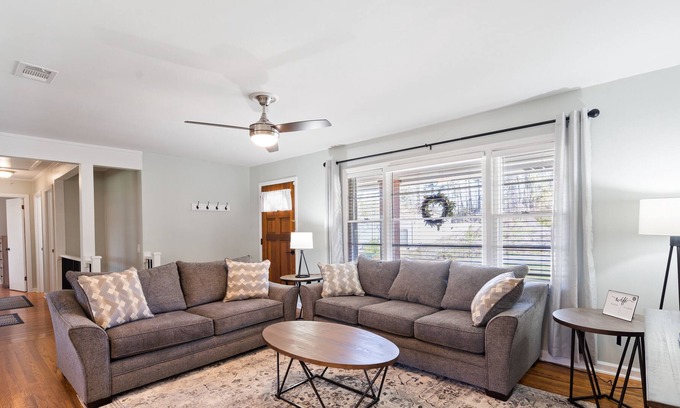 Emerson House | Ideal Lakepoint Bunk House near Premier Sports Activities