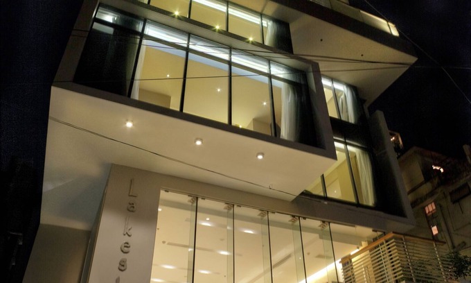 Banani Hotel | Elegant Lakeshore Banani: 4-Star Retreat with Great Amenities