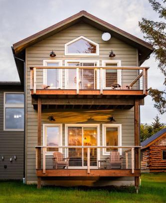 Homer House | Explore Lakeshore Lodging Cabins with Family-Friendly Comfort