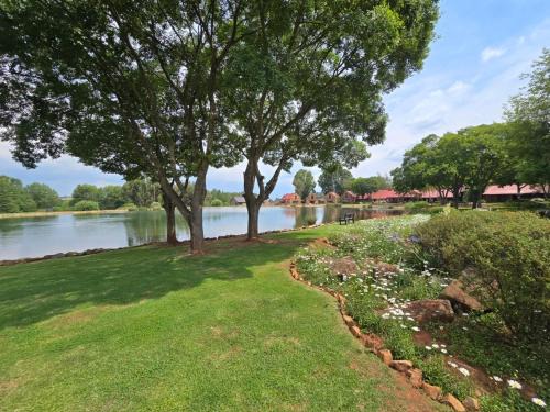 Dullstroom Apartment | Lakeside 12