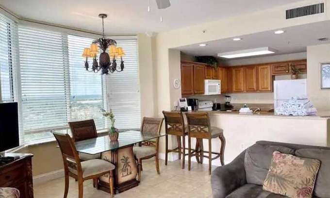 Florida Central Atlantic Coast Apartment | Relaxing Lakeside Retreat with 2 Beds, 2 Balconies
