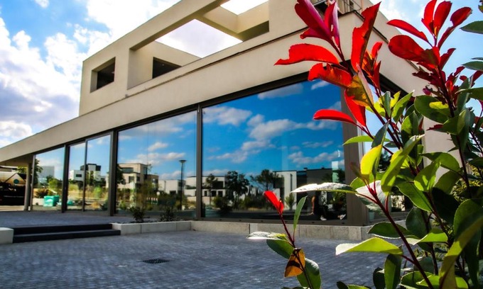 Zwenkau Apartment | Scenic LAKESIDE Apartments with Oceanfront Views