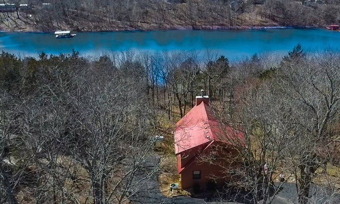 Golden House | Tranquil Lakeside Cabin with Loft & Ocean View, Rated 9.8