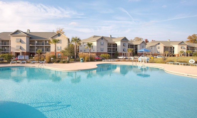 Santee Condo | Relaxing Lakeside 2BR Suite at Wyndham Lake Marion