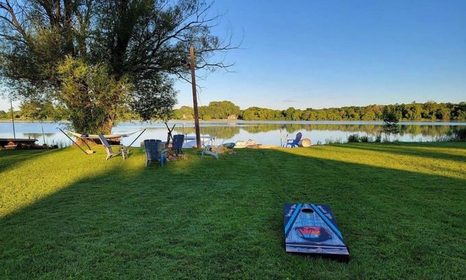 Albion House | Serene Lakeside Retreat - Lakehouse with Pool & Ocean Views
