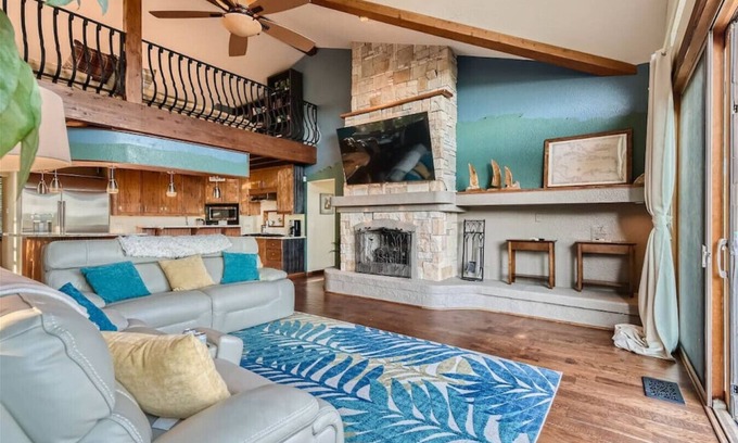 Jonestown House | Relaxing Lakeside Cabin with Patio and Treehouse Retreat